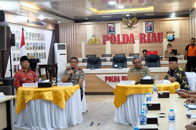 Terima Presentasi dari Unri dan UIN Suska, Kapolda Riau Diskusikan Prediksi Karhutla 2020